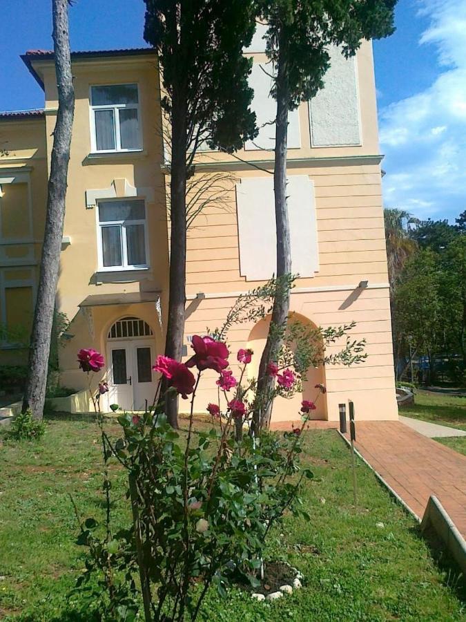 Hotel Vila Ružica - depandanse Crikvenica Exterior foto