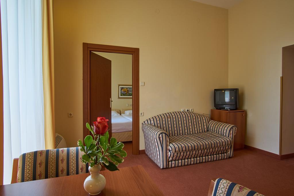 Hotel Vila Ružica - depandanse Crikvenica Exterior foto