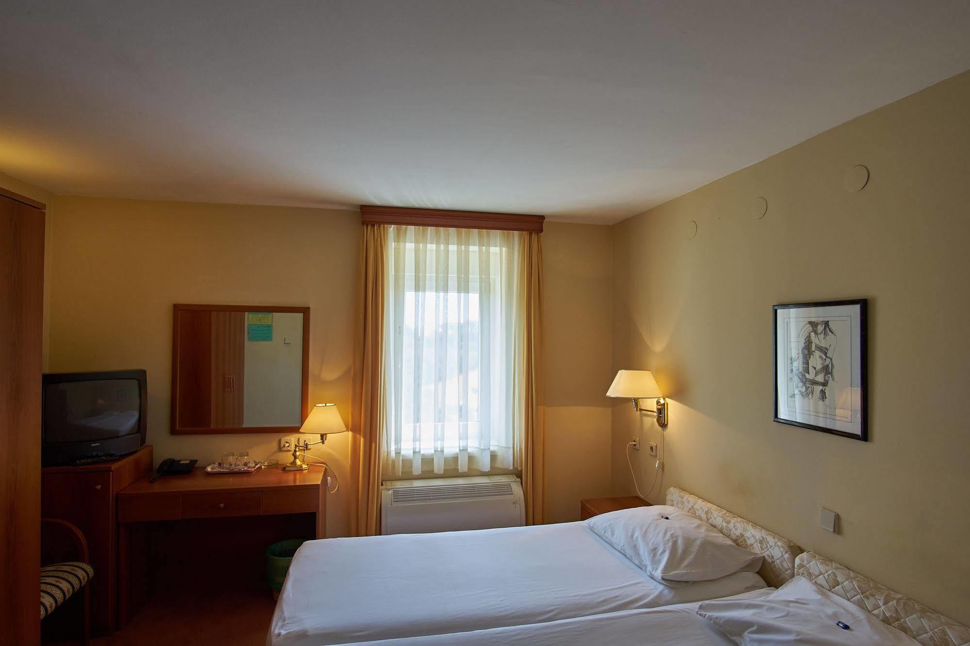 Hotel Vila Ružica - depandanse Crikvenica Exterior foto