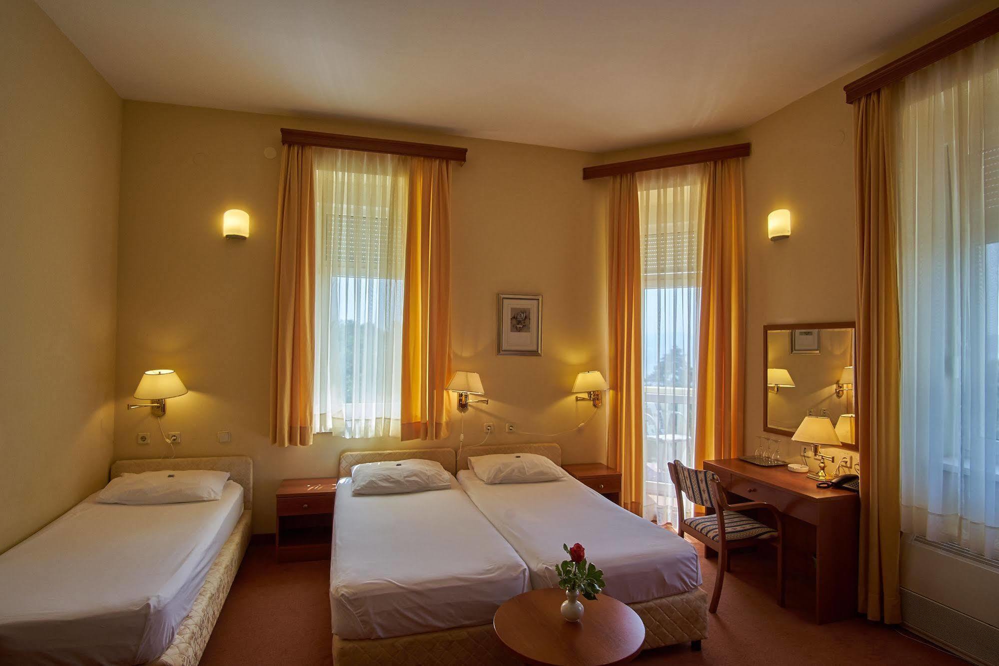 Hotel Vila Ružica - depandanse Crikvenica Exterior foto